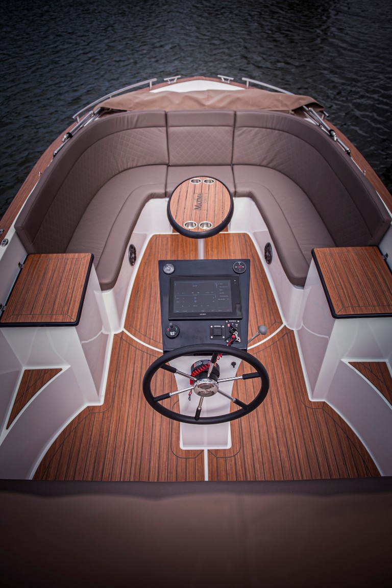 Maxima 730