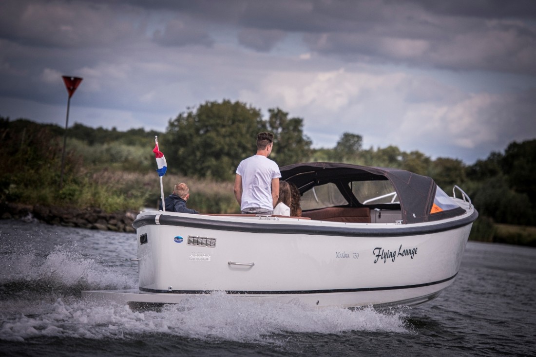 Maxima 750 Flying Lounge