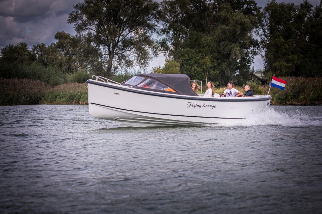 Maxima 750 Flying Lounge