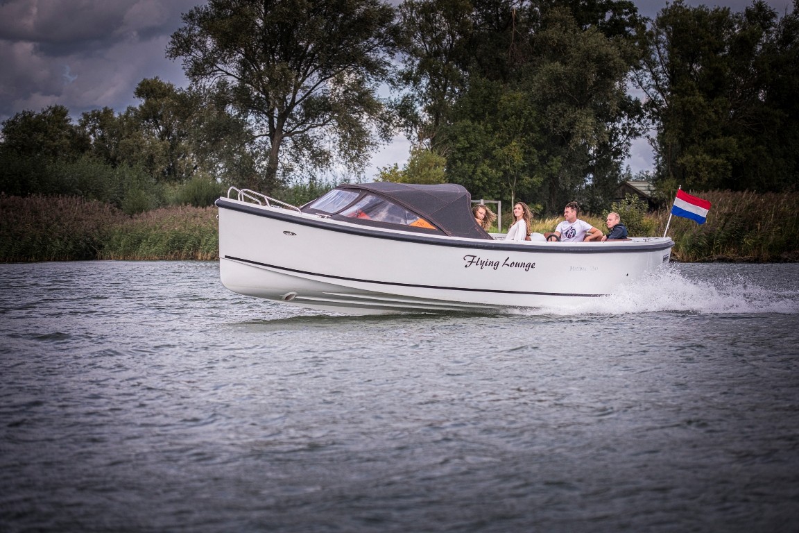 Maxima 750 Flying Lounge