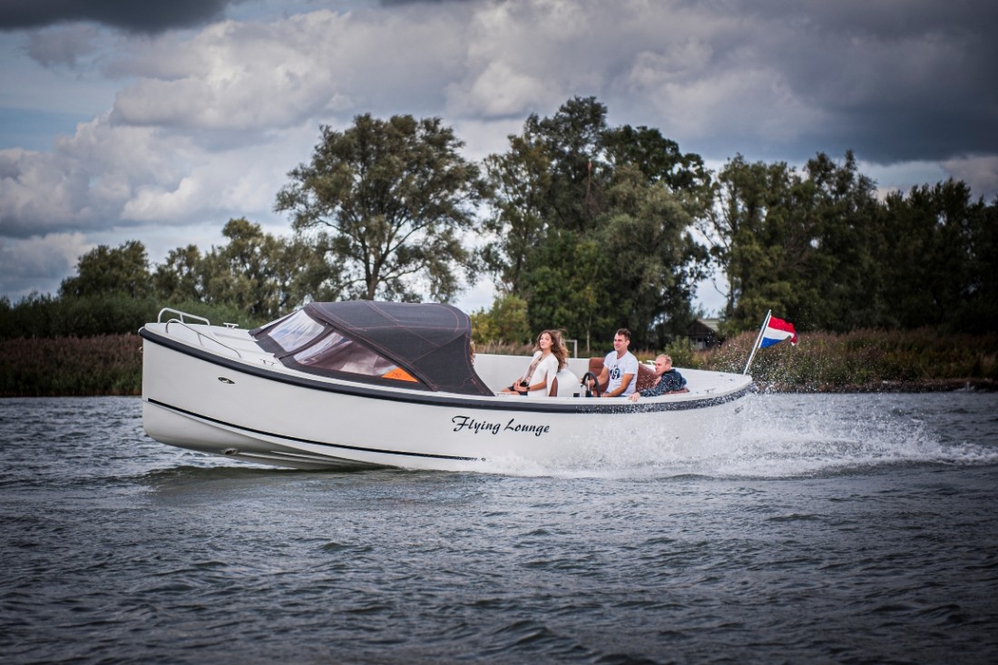 Maxima 750 Flying Lounge