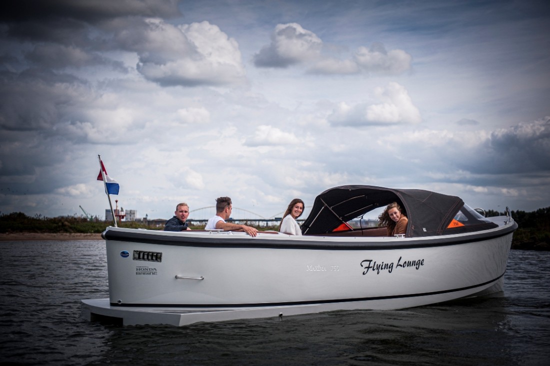 Maxima 750 Flying Lounge