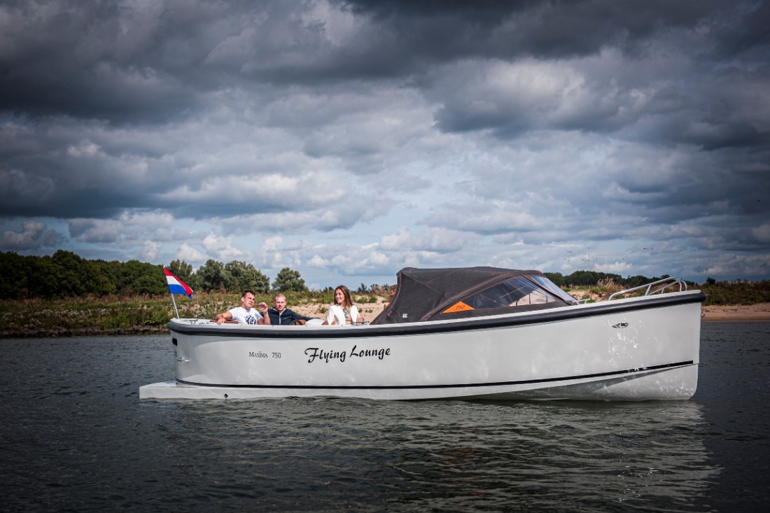 Maxima 750 Flying Lounge