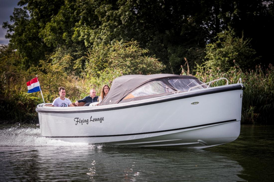 Maxima 750 Flying Lounge