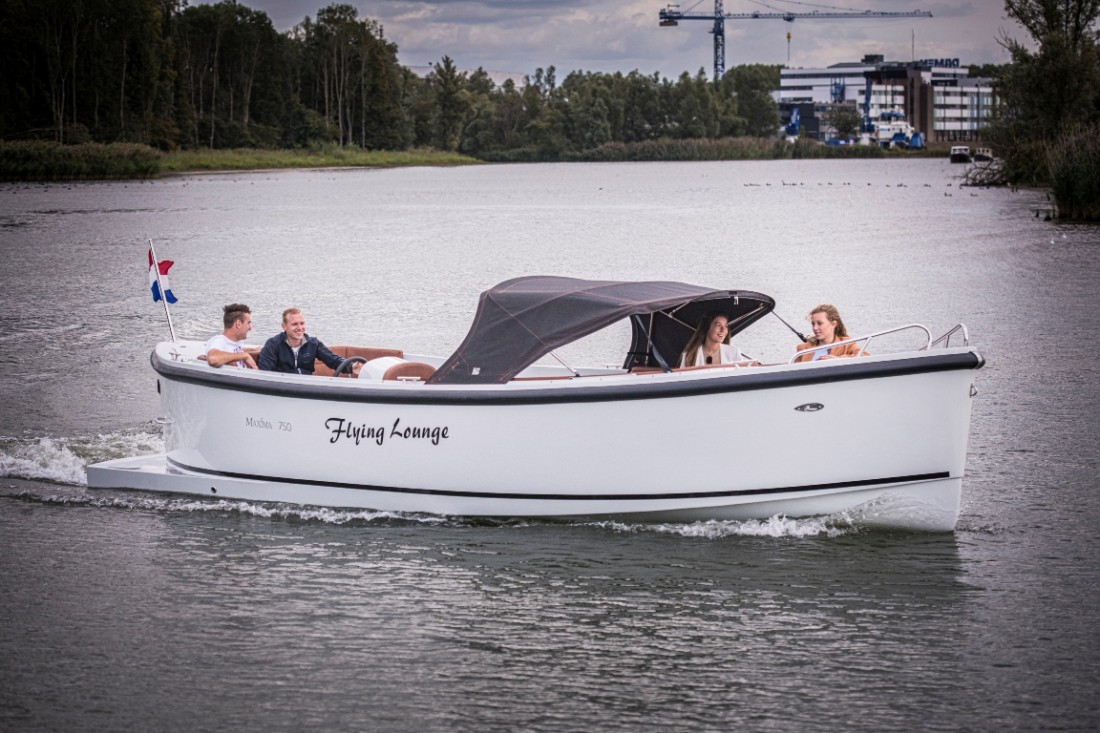 Maxima 750 Flying Lounge