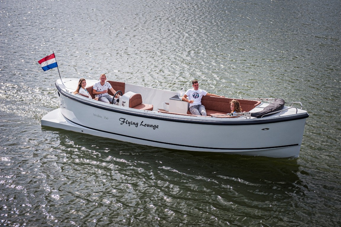Maxima 750 Flying Lounge