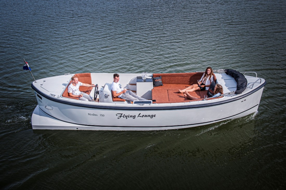 Maxima 750 Flying Lounge