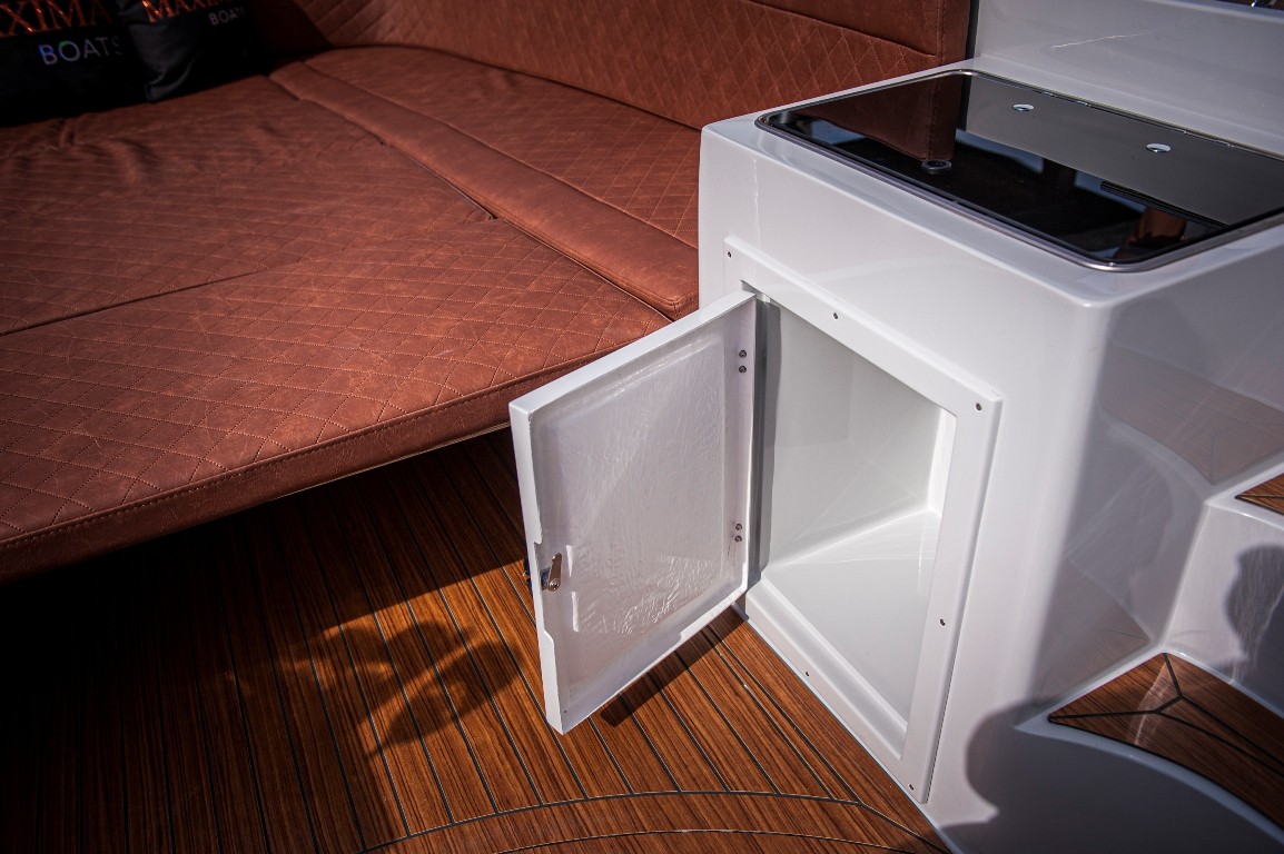 Maxima 750 Flying Lounge