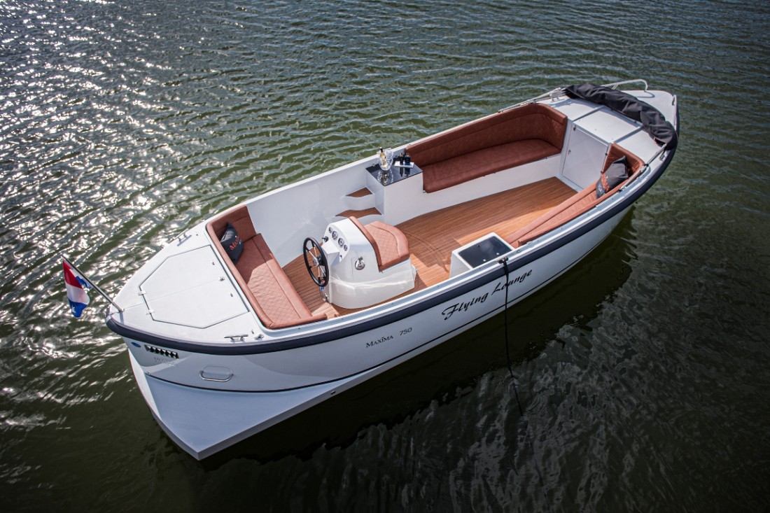Maxima 750 Flying Lounge