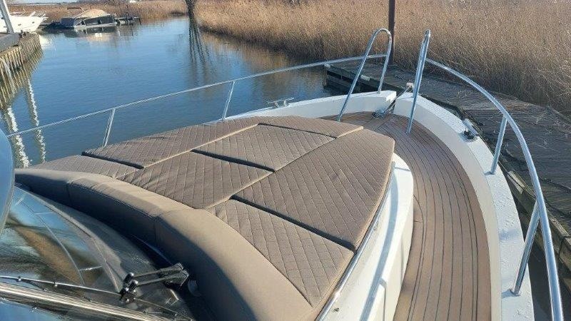 Maxima 37 cabin