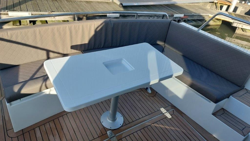 Maxima 37 cabin