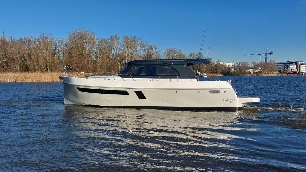 Maxima 37 cabin