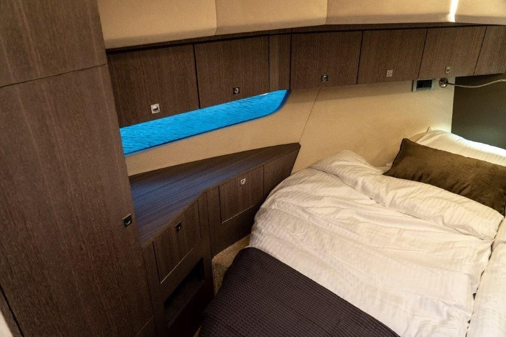 Maxima 37 cabin
