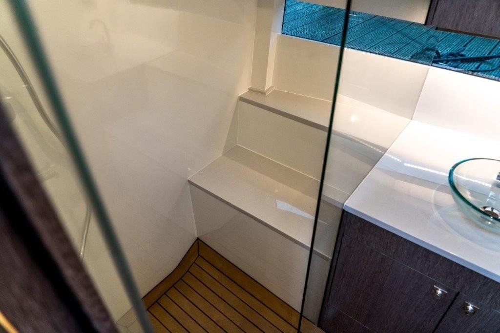 Maxima 37 cabin