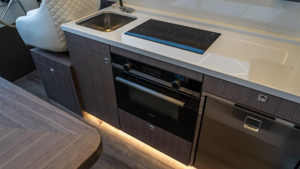 Maxima 37 cabin
