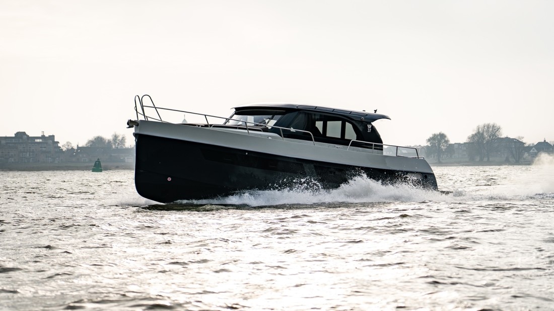Maxima 37 cabin