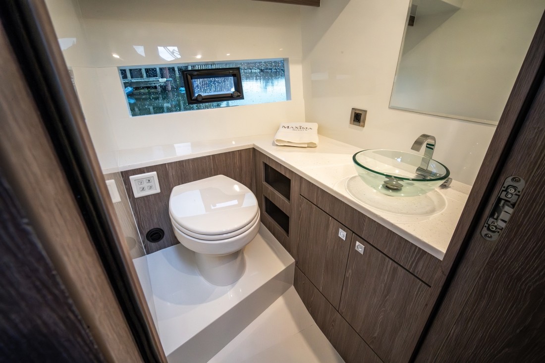 Maxima 37 cabin
