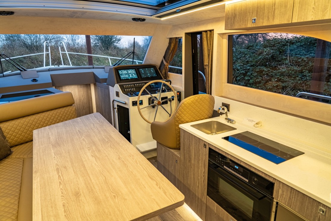 Maxima 37 cabin