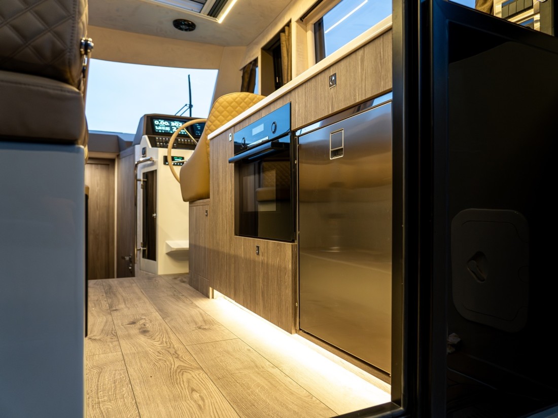 Maxima 37 cabin