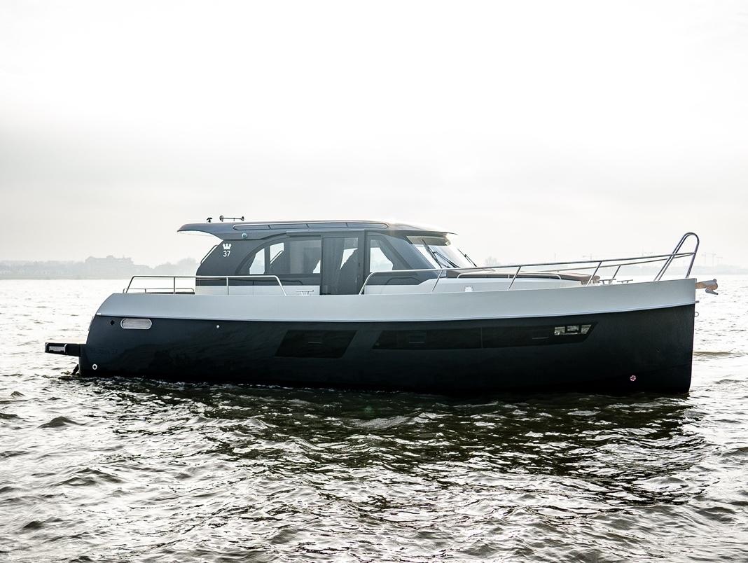 Maxima 37 cabin