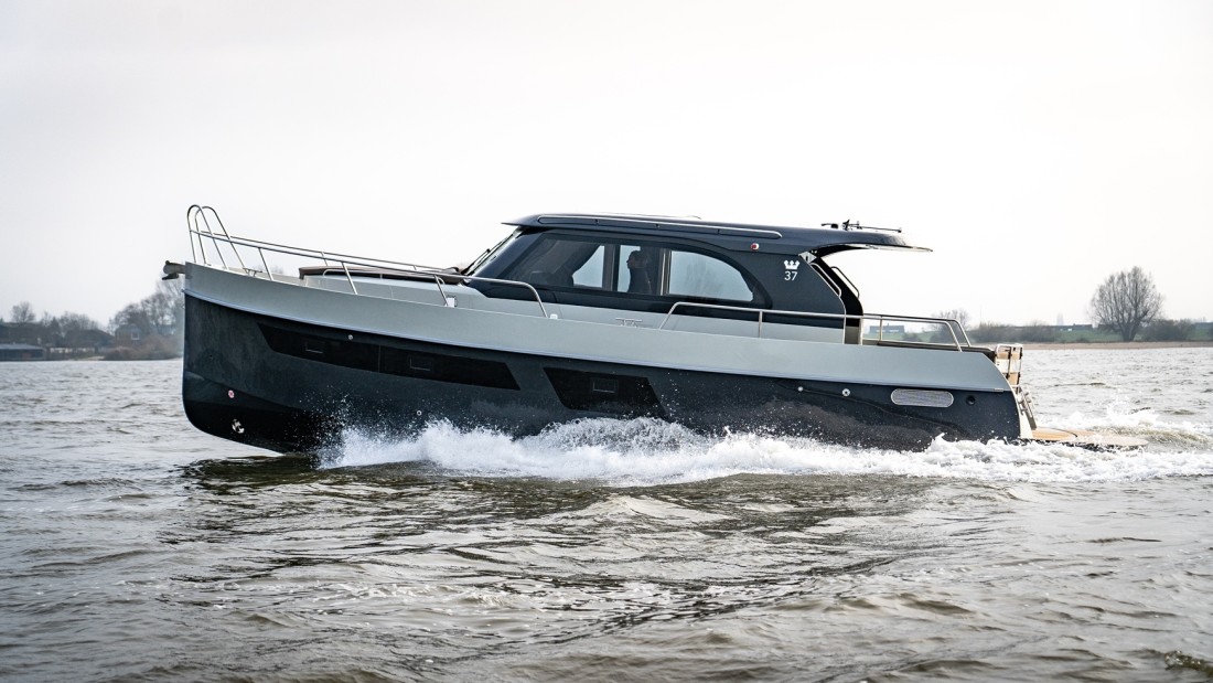 Maxima 37 cabin