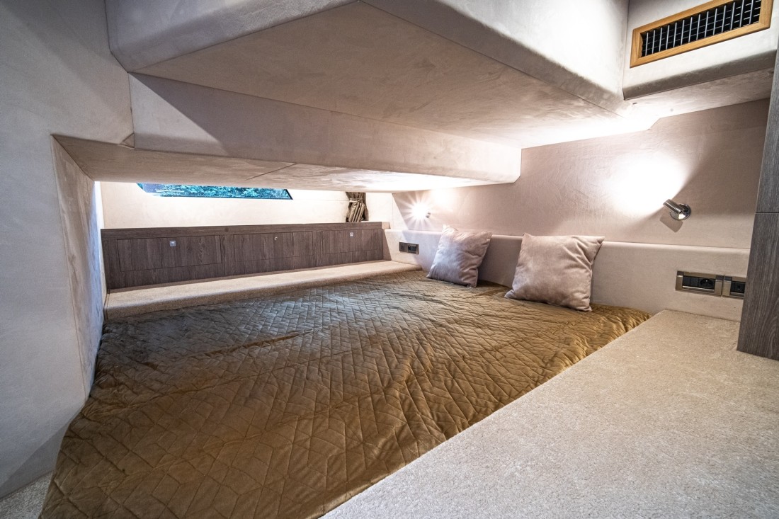 Maxima 37 cabin