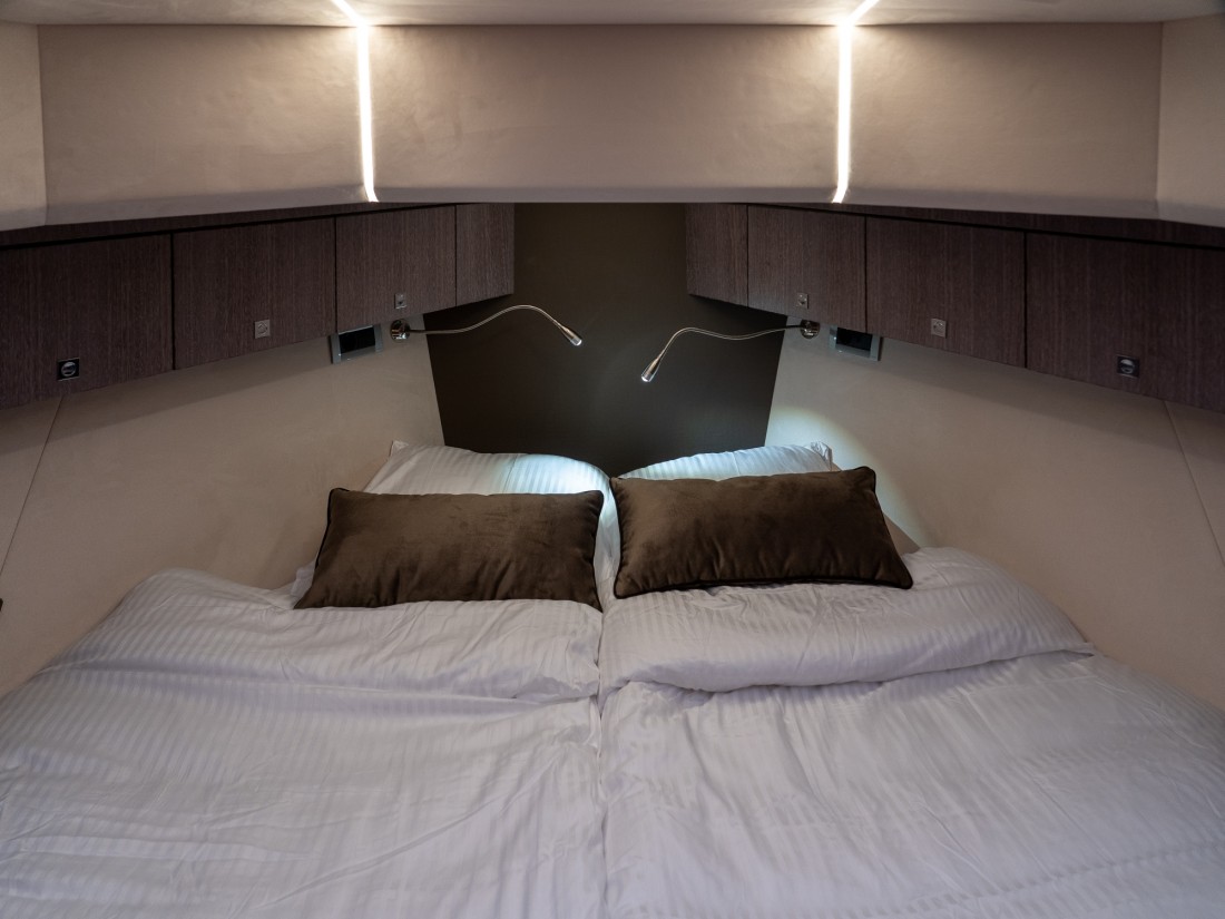 Maxima 37 cabin