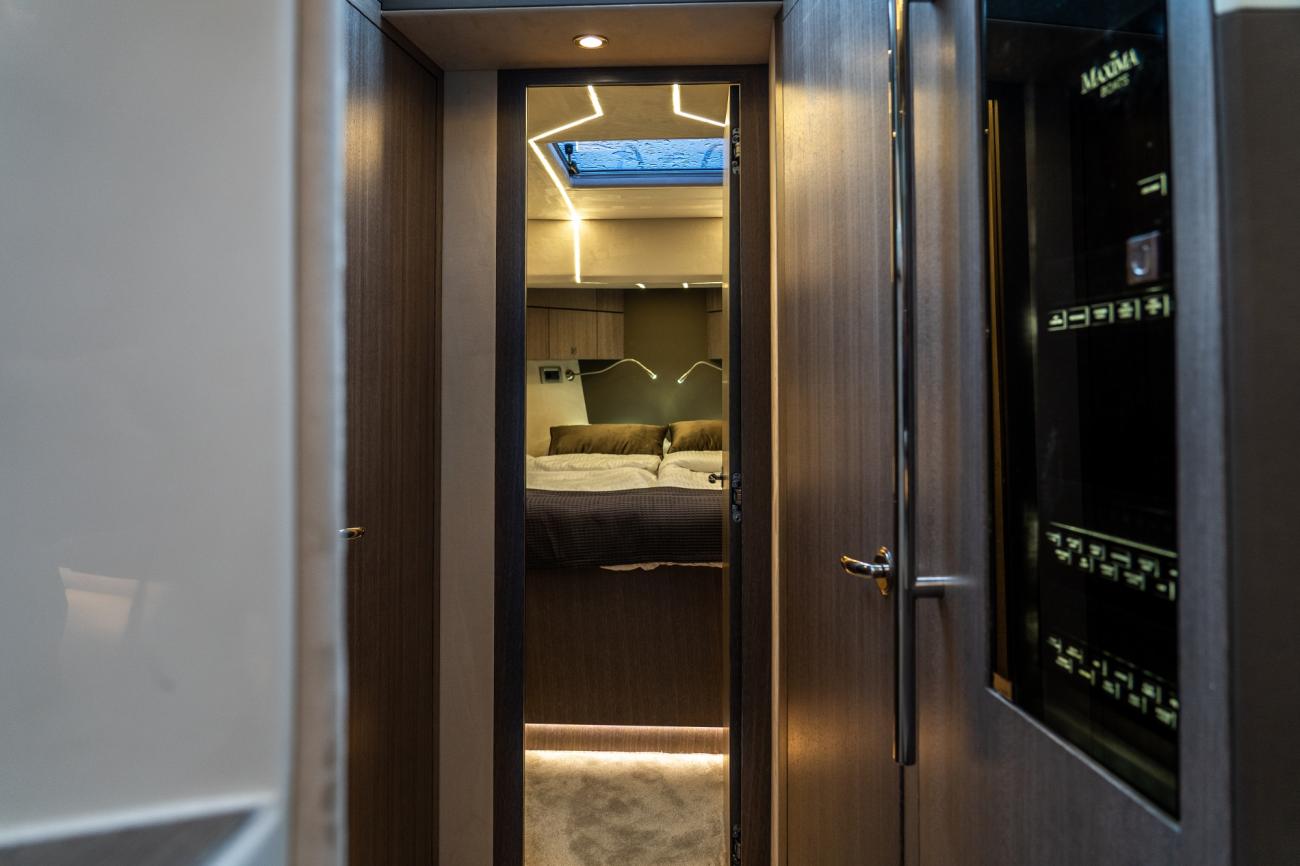 Maxima 37 cabin