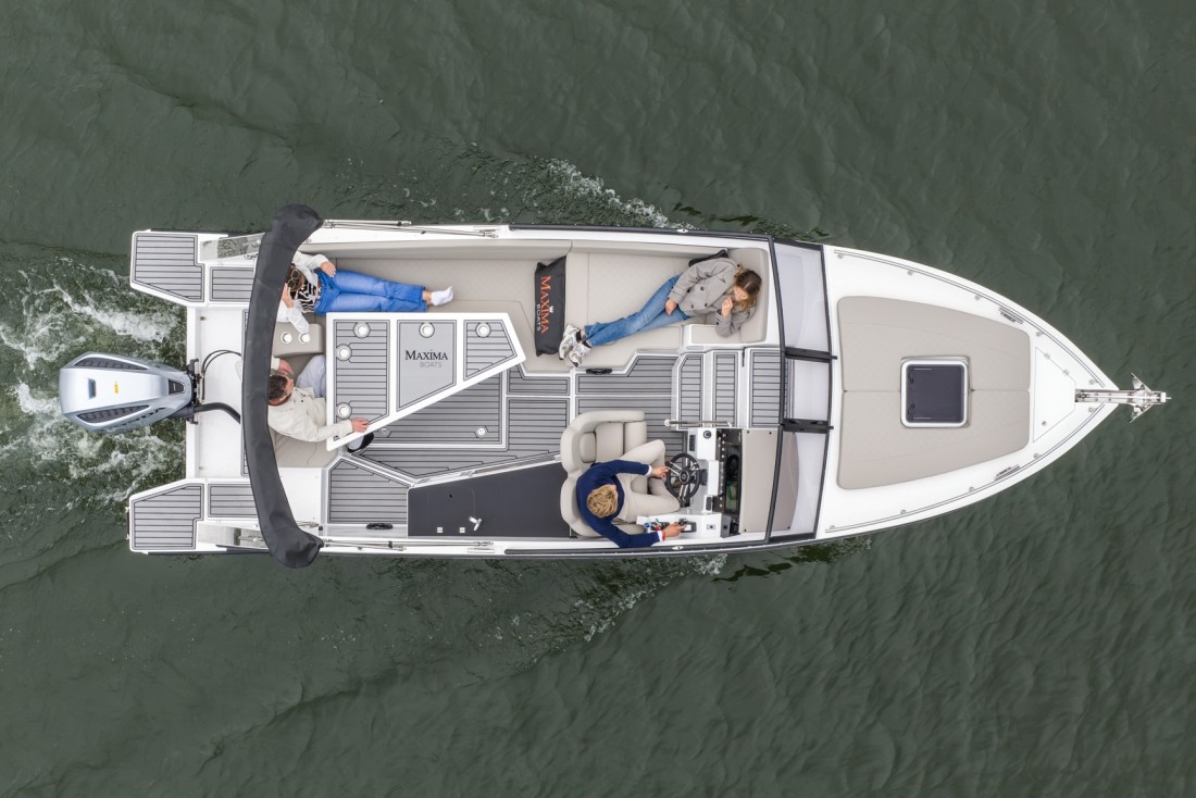 Maxima 800 cabin