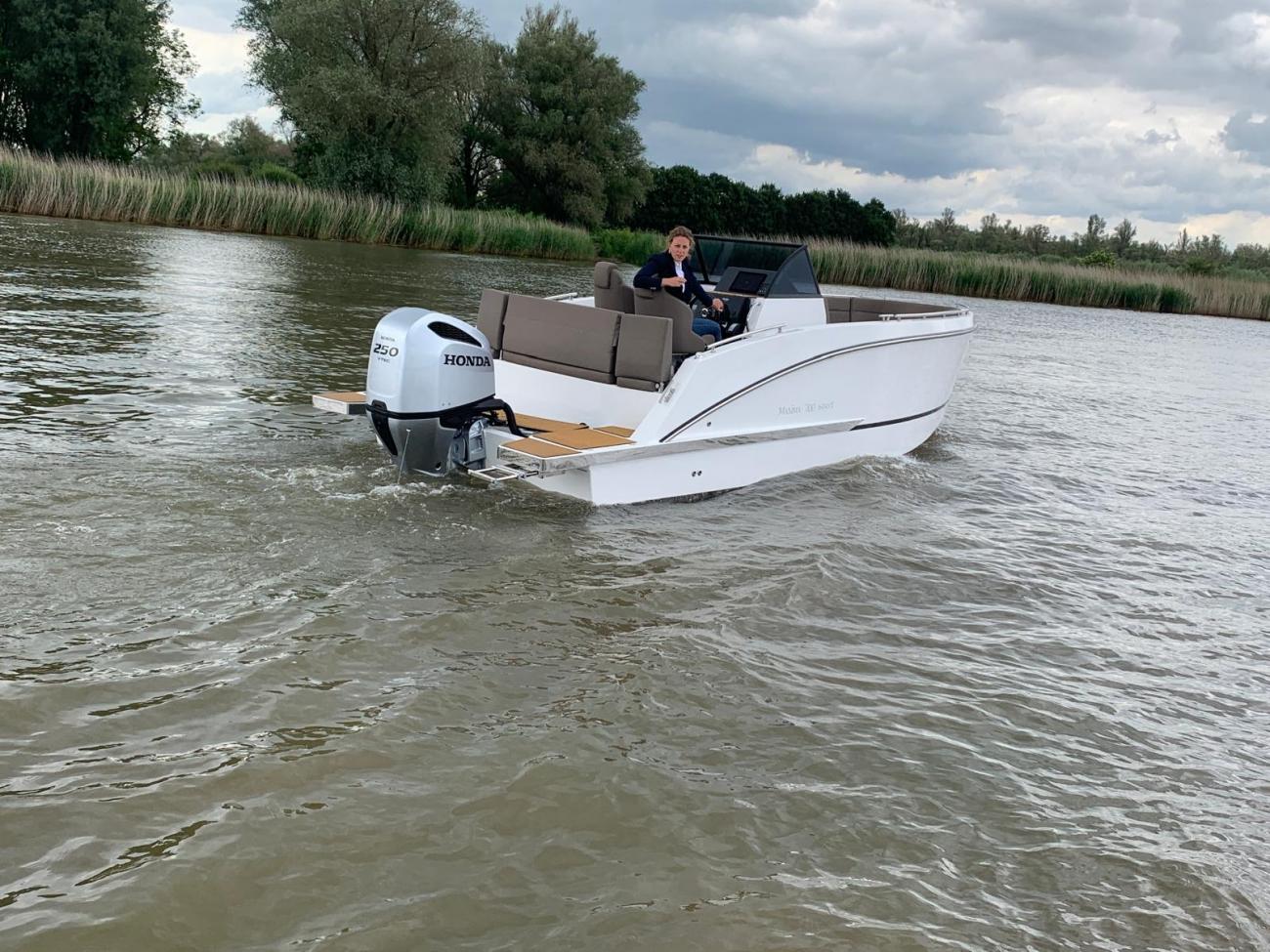 Maxima 700 Sport | Console boot | Maxima Boats | Maxima Boats