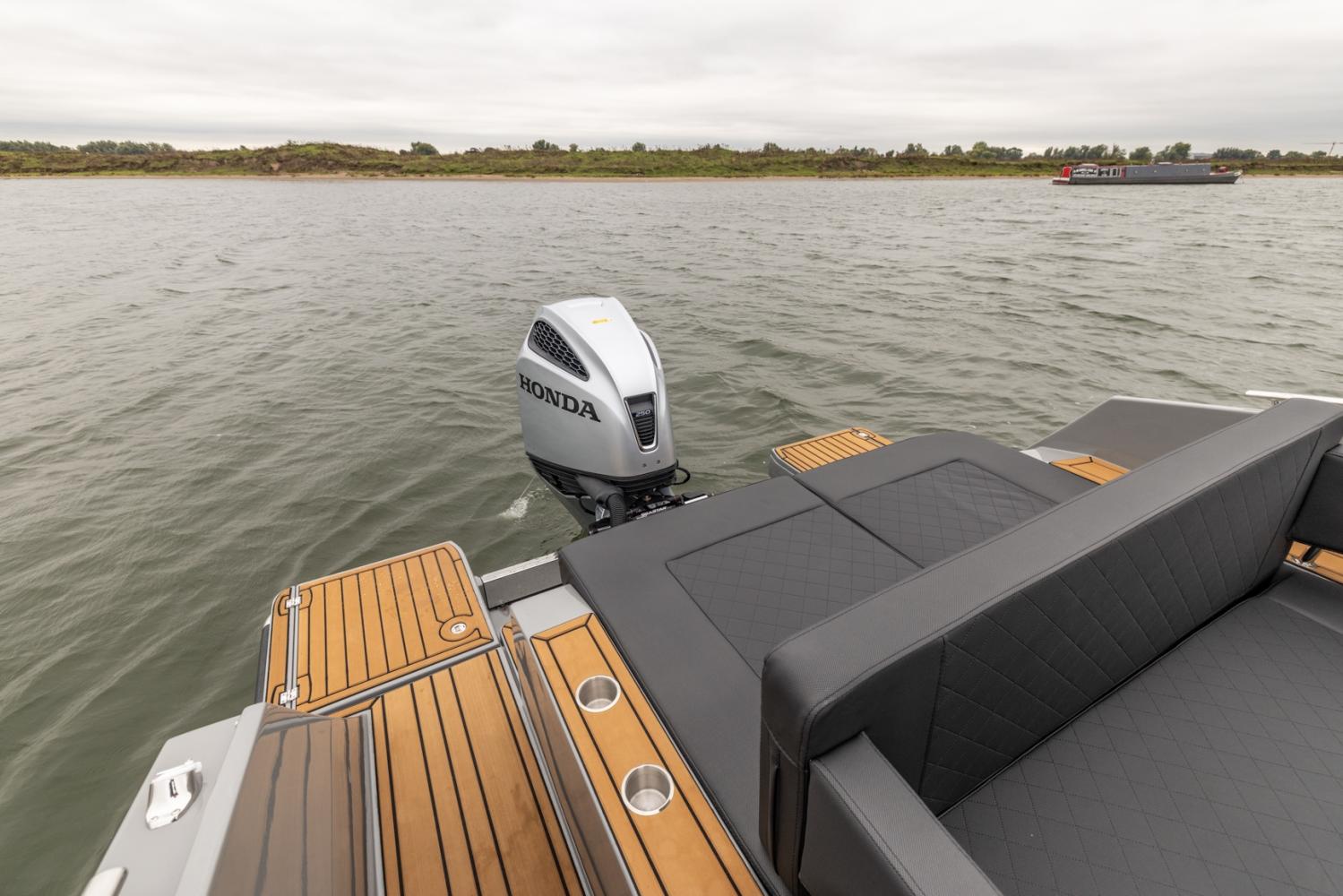 Maxima 680 sport lounge