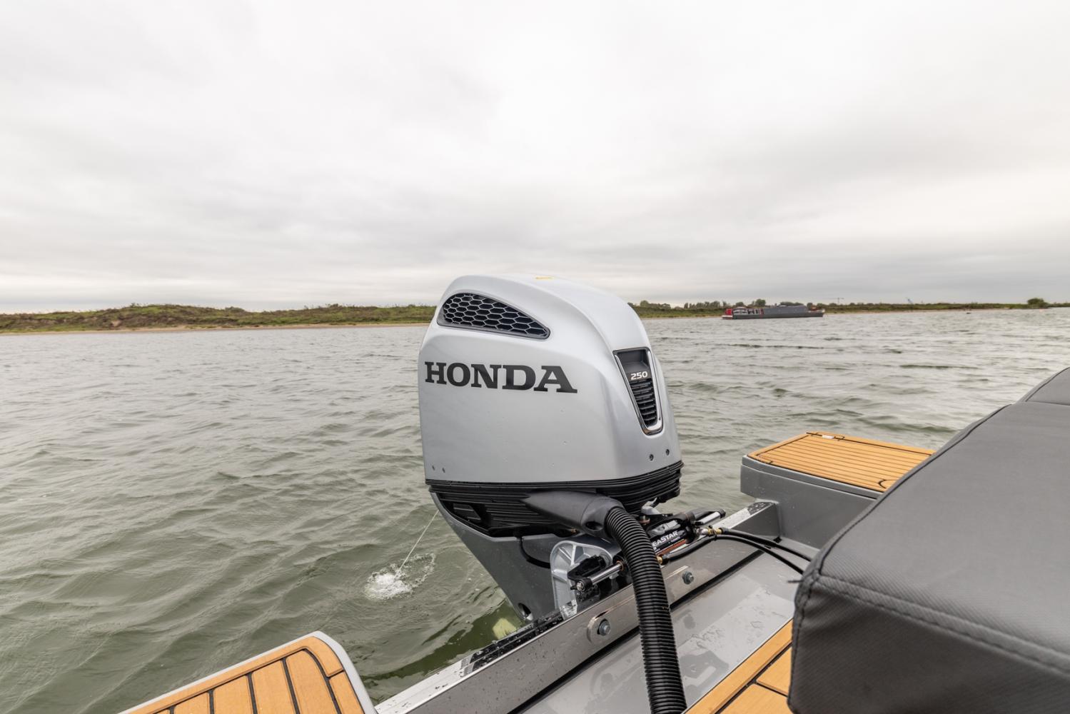 Maxima 680 sport lounge