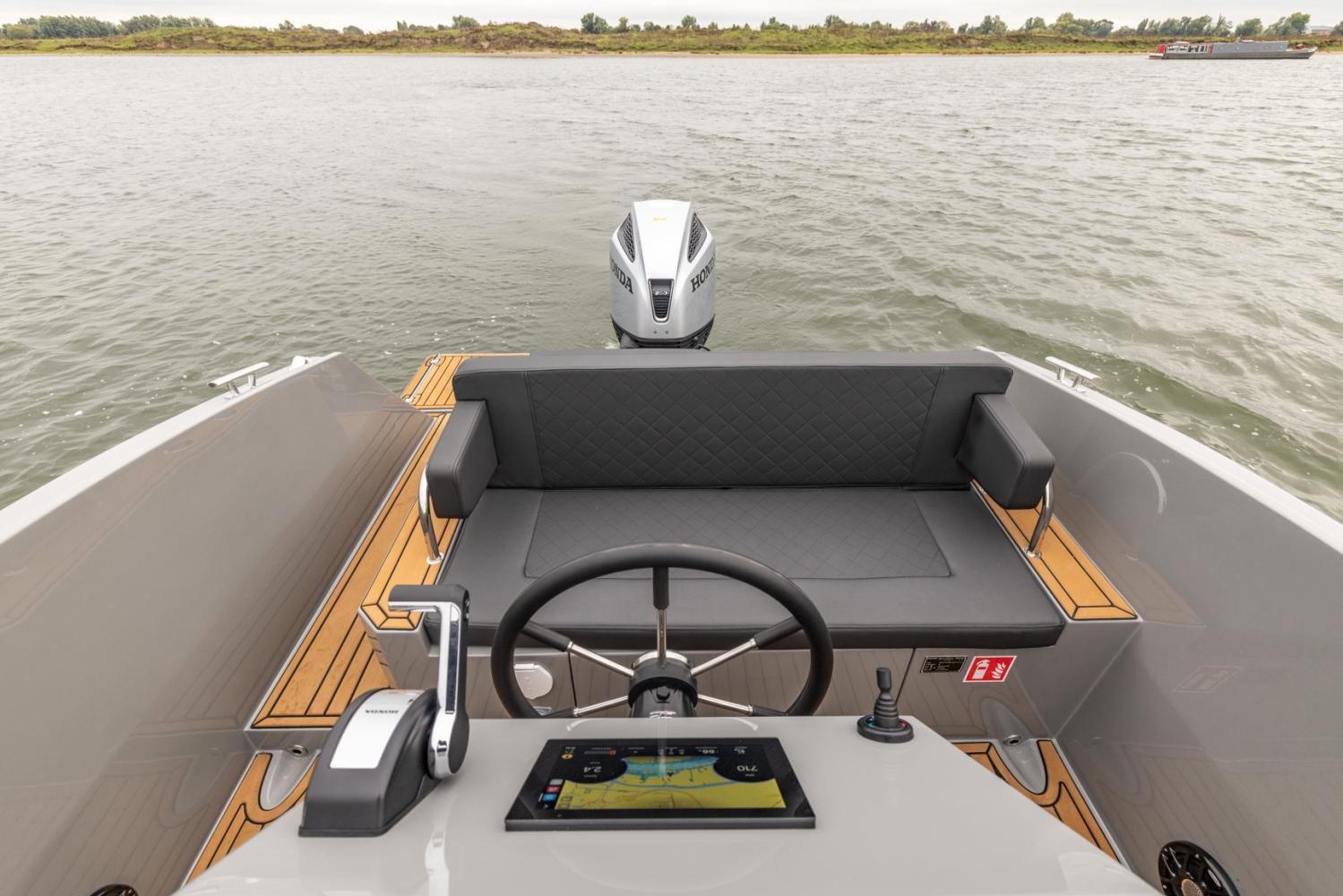 Maxima 680 sport lounge