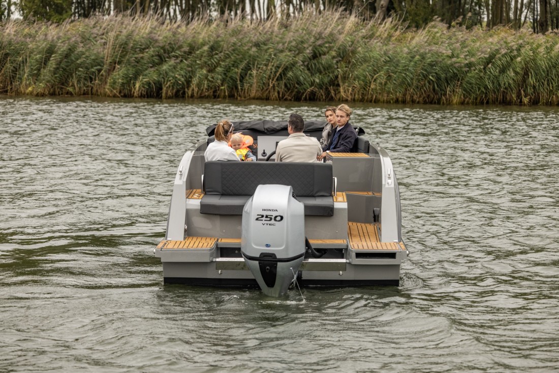 Maxima 680 sport lounge
