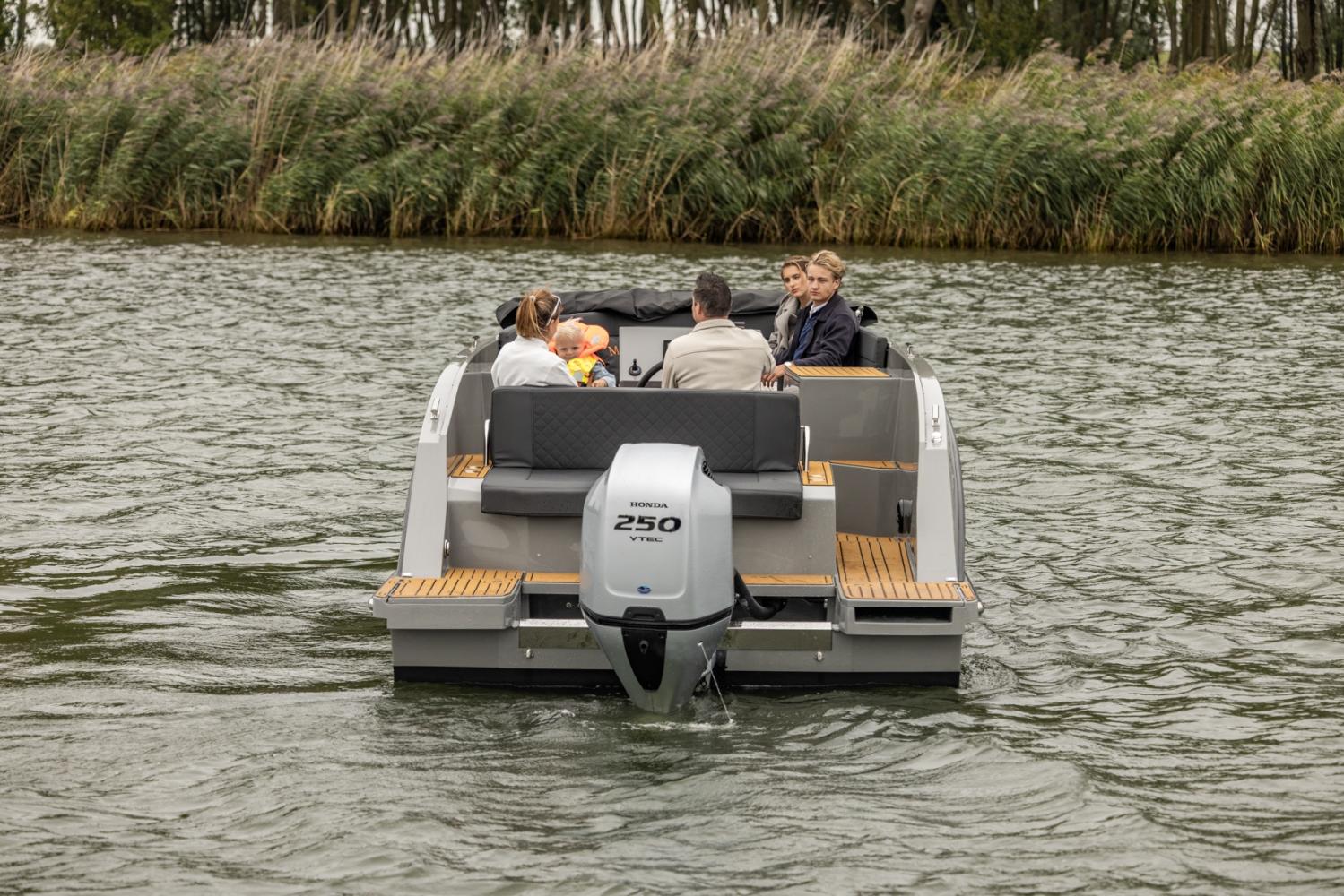 Maxima 680 sport lounge