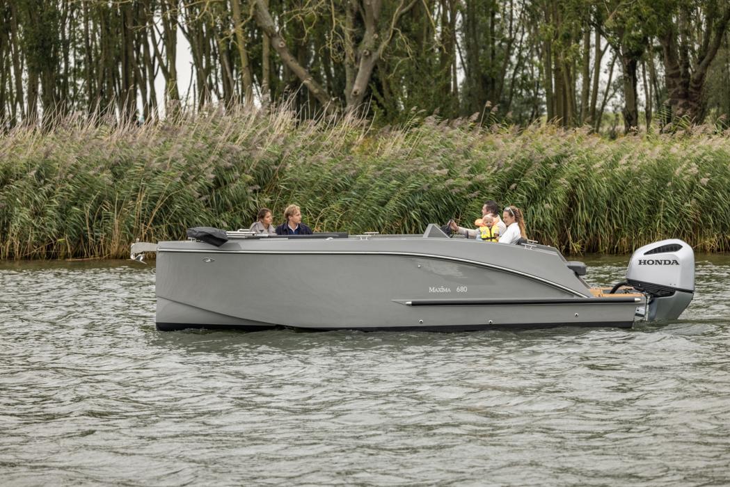 Maxima 680 sport lounge