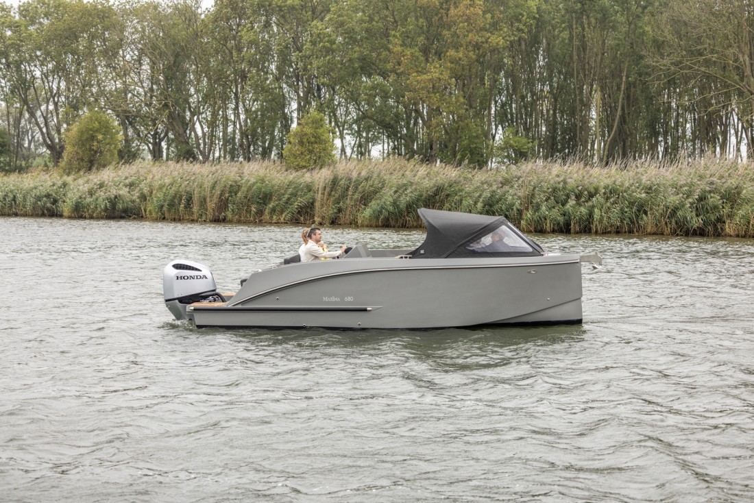Maxima 680 sport lounge