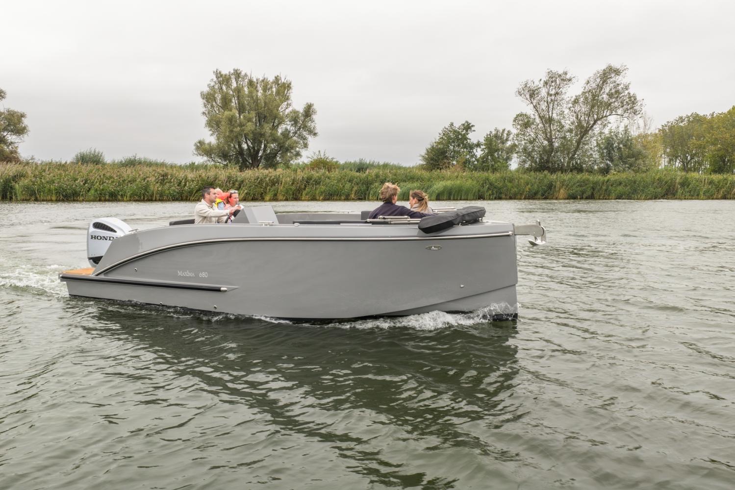 Maxima 680 sport lounge