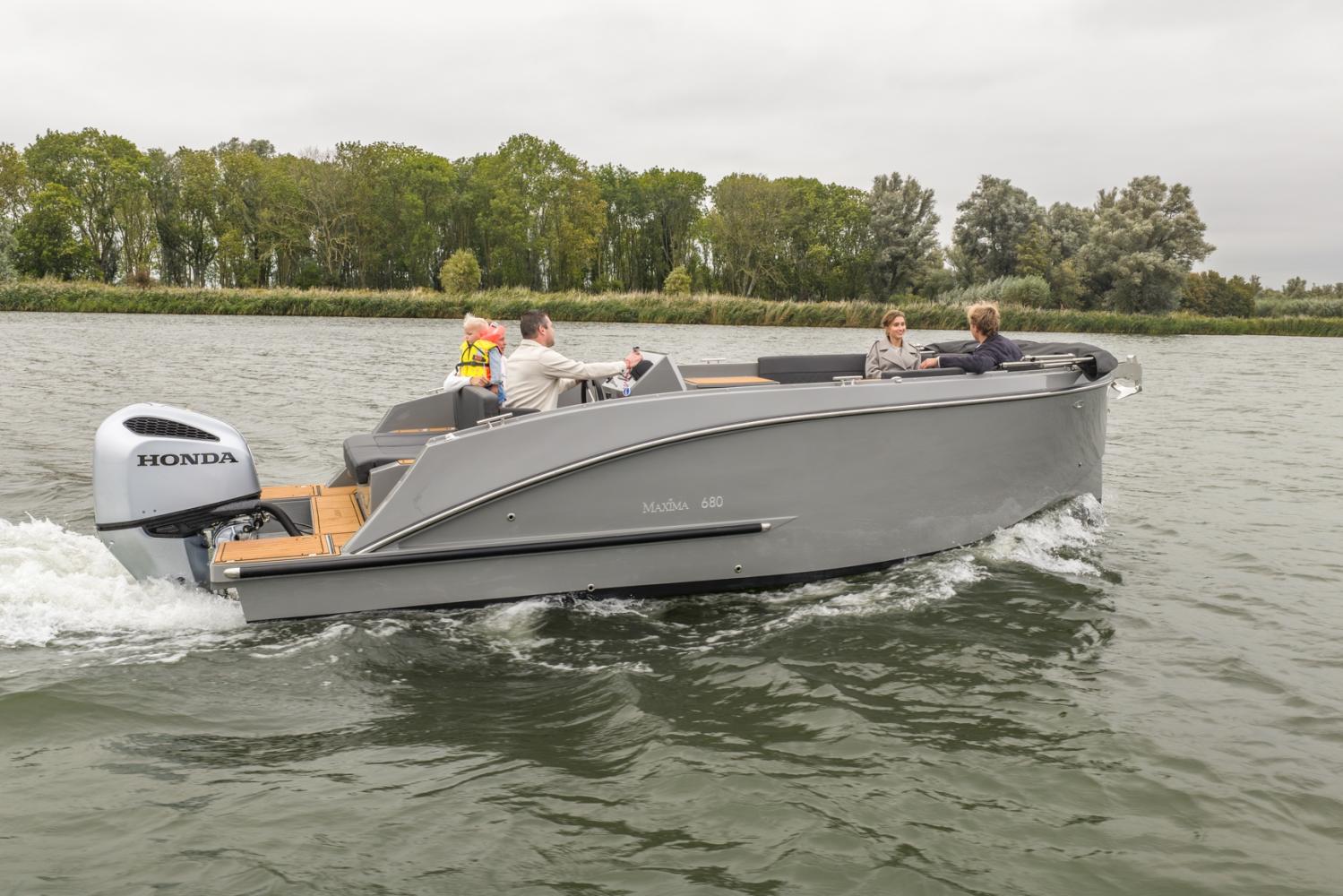 Maxima 680 sport lounge