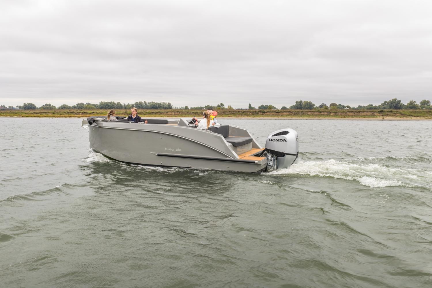 Maxima 680 sport lounge