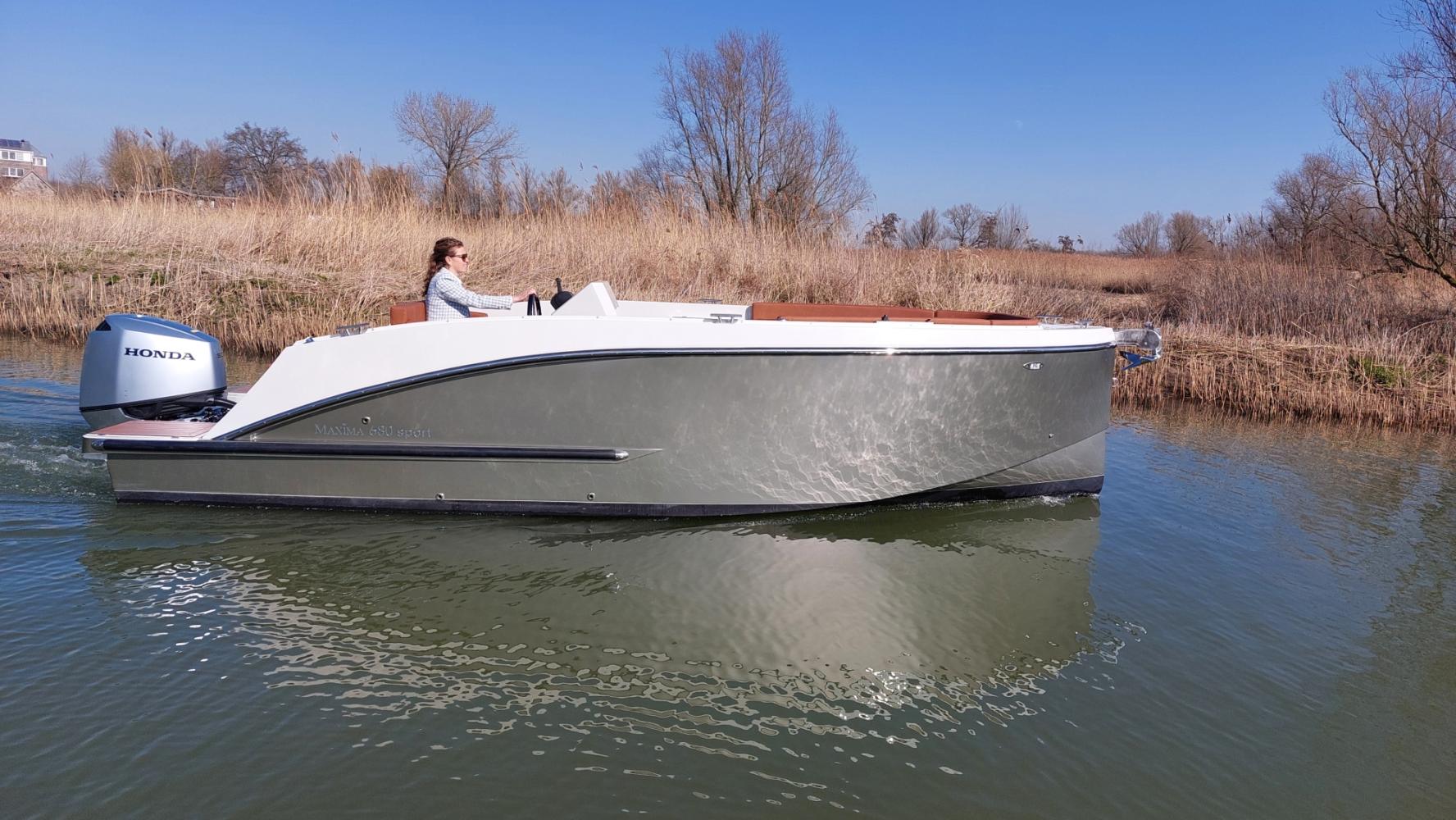 Maxima 680 sport lounge