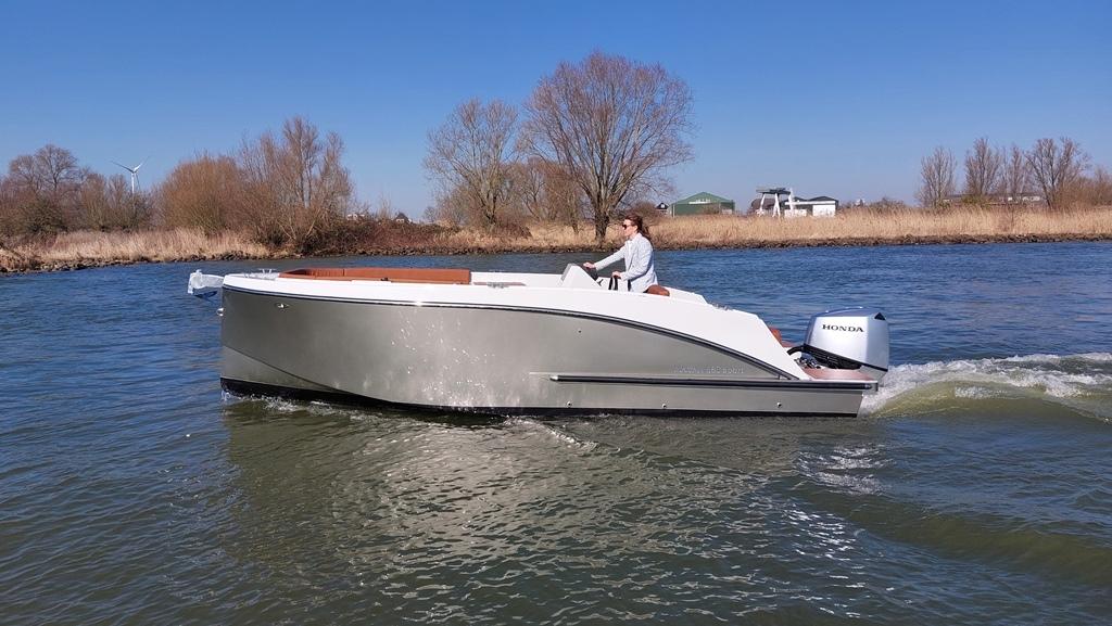 Maxima 680 sport lounge