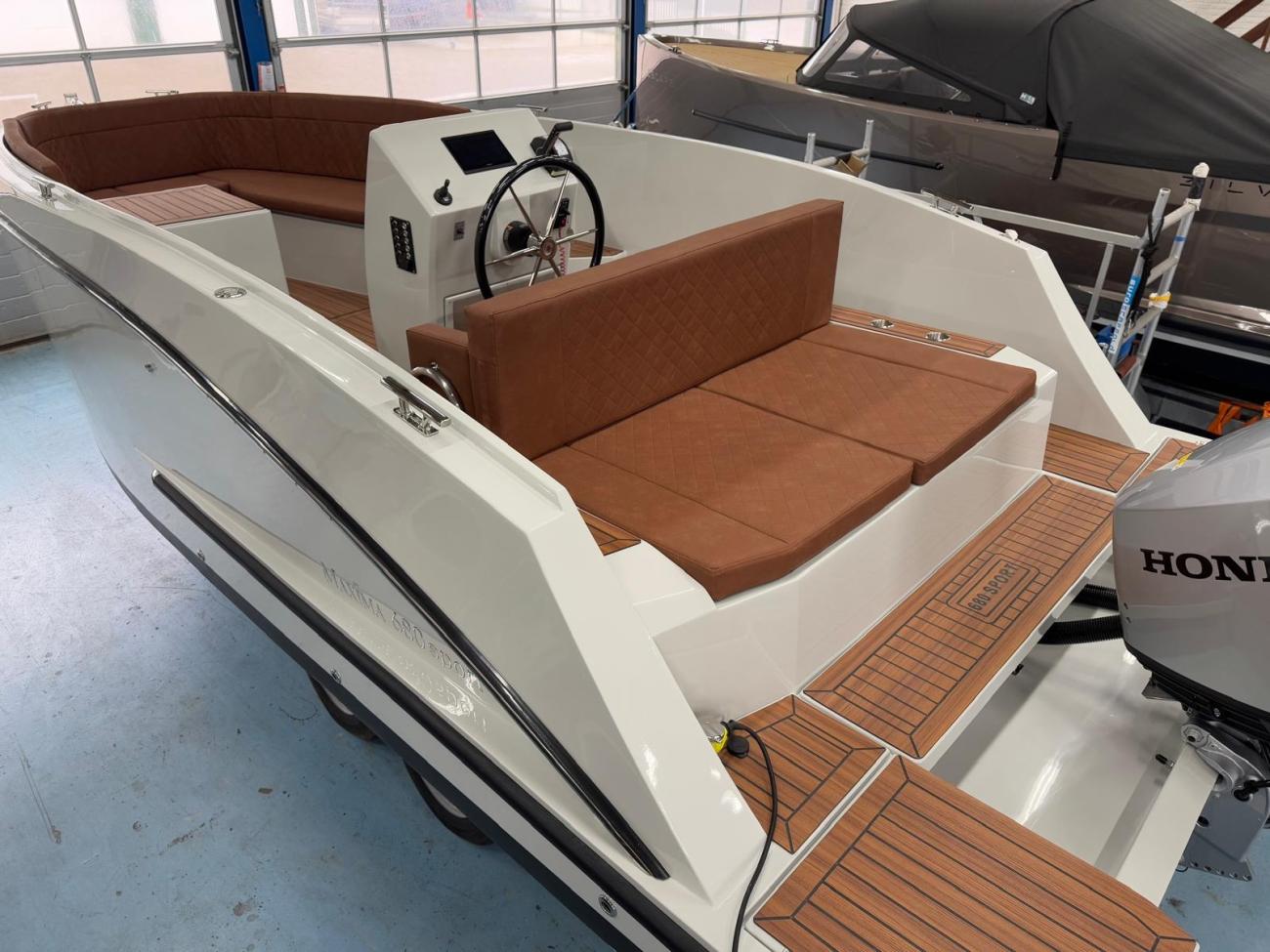 Maxima 680 sport lounge