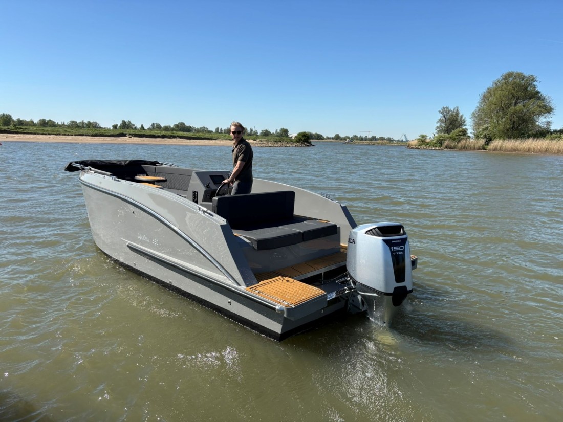 Maxima 680 sport lounge