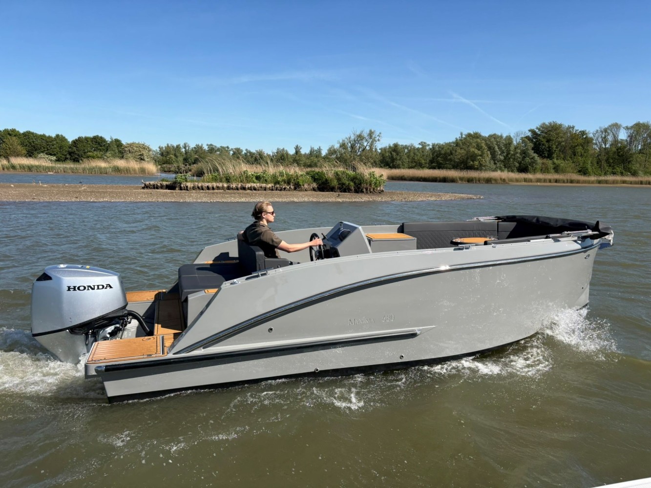 Maxima 680 sport lounge