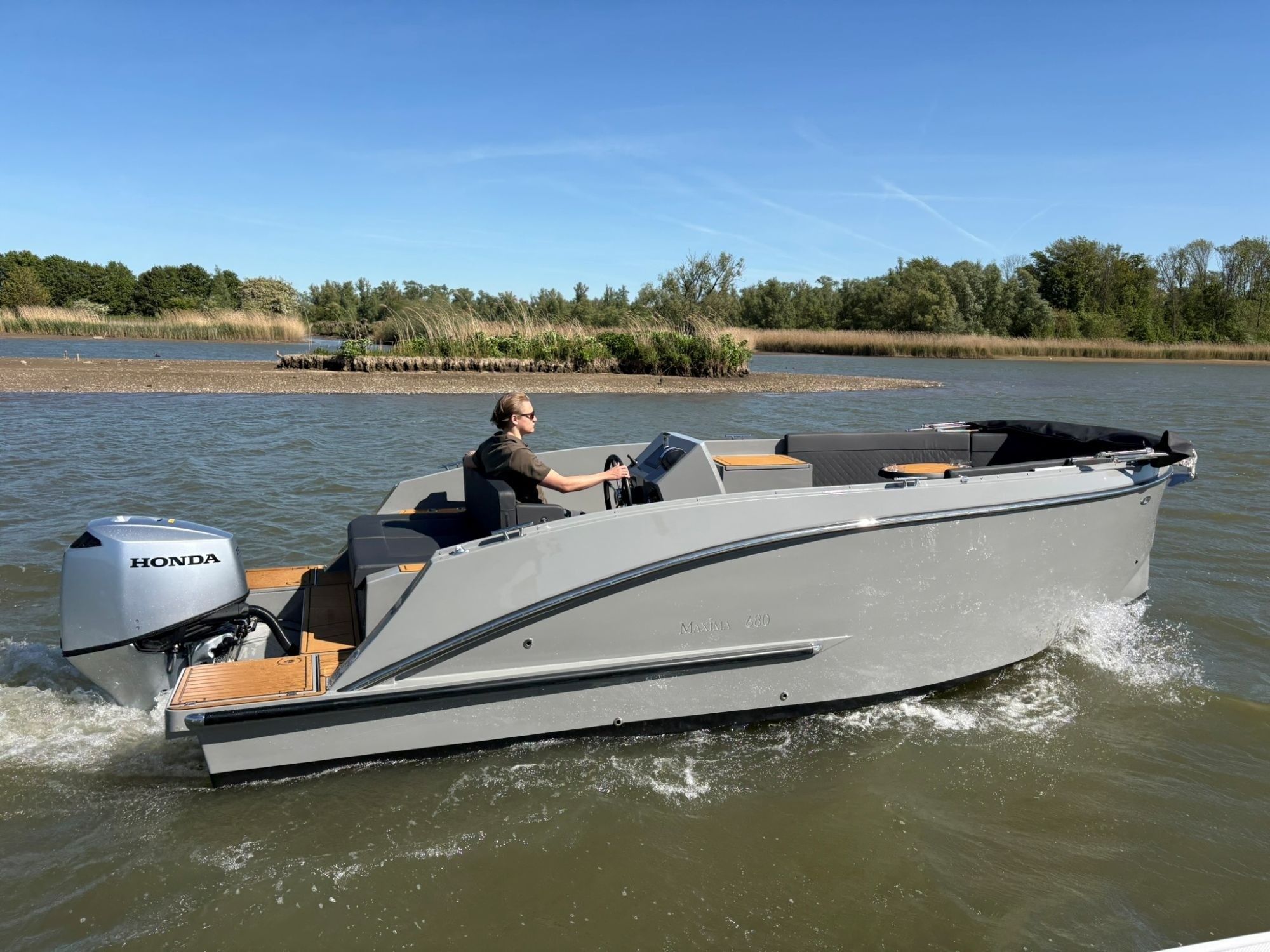 Maxima 680 sport lounge