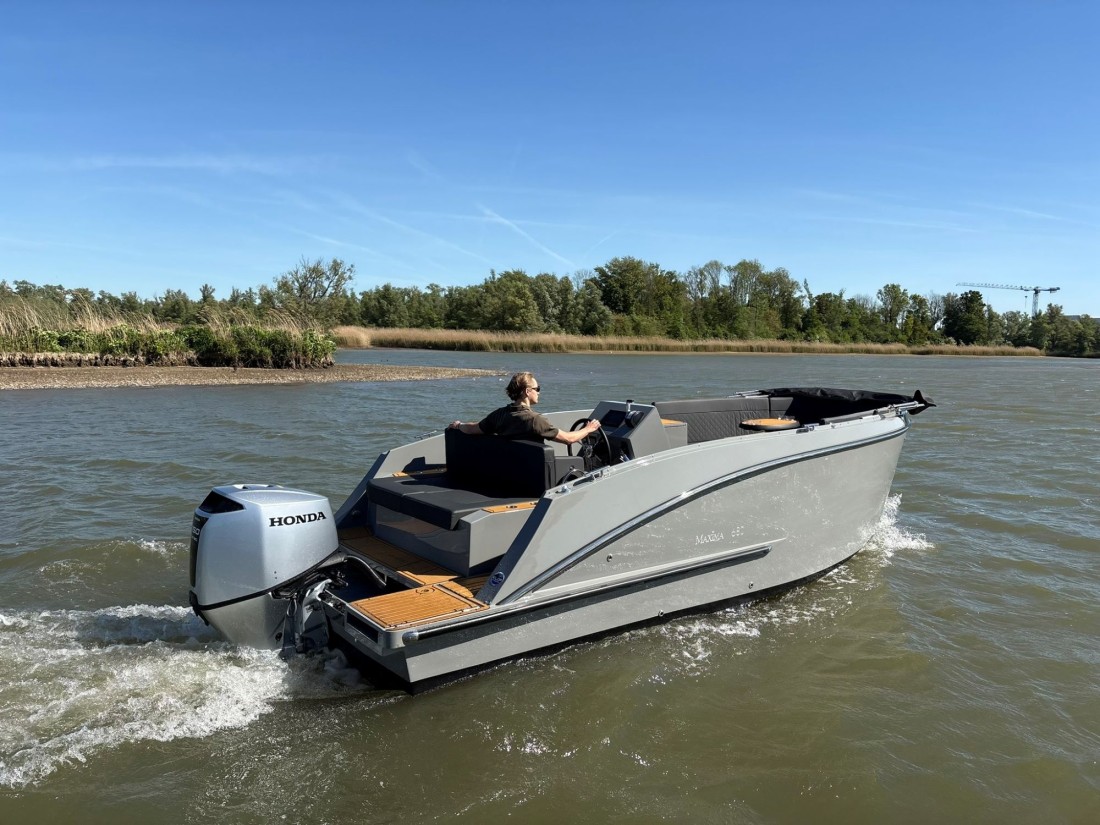 Maxima 680 sport lounge
