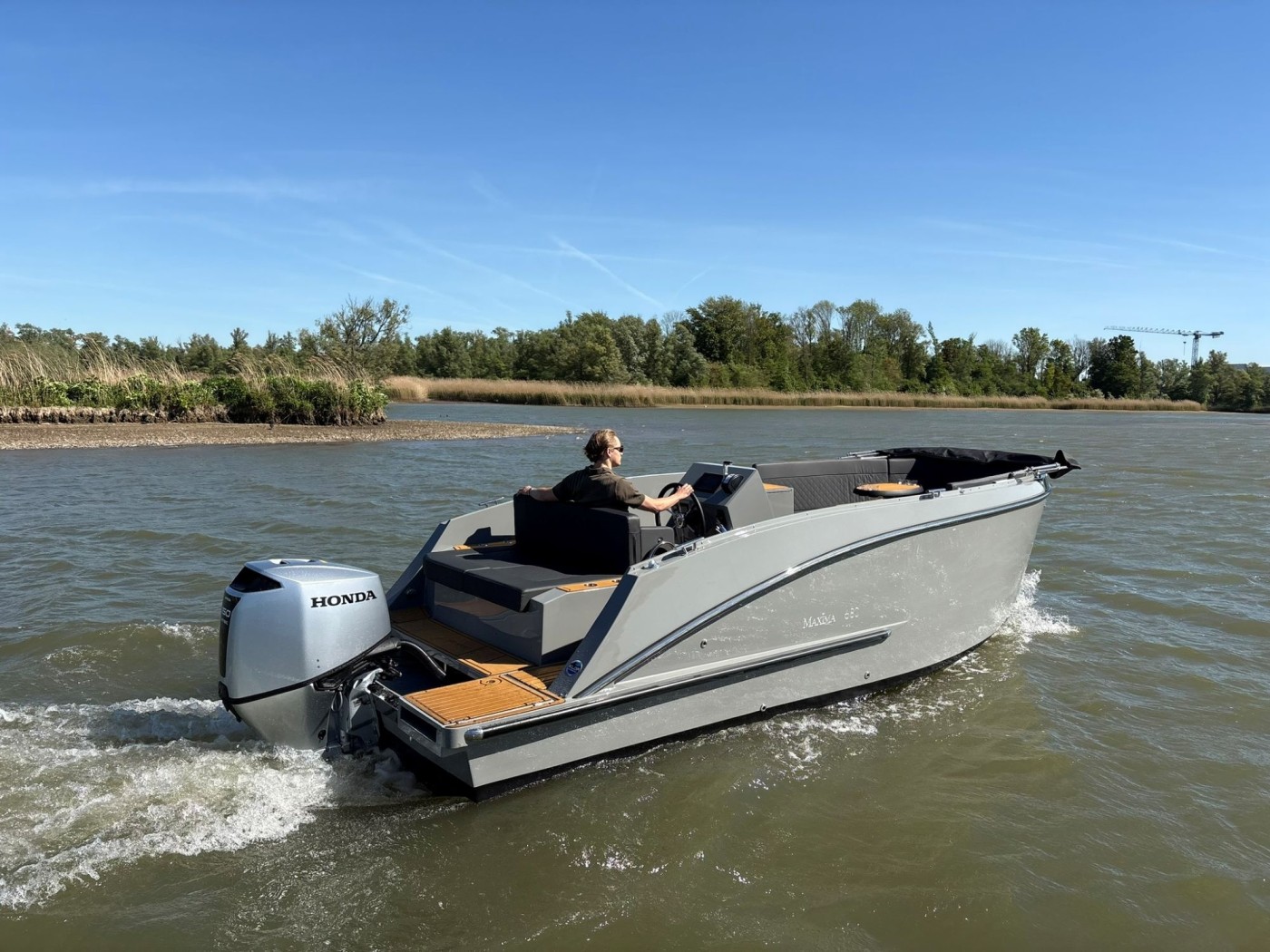 Maxima 680 sport lounge