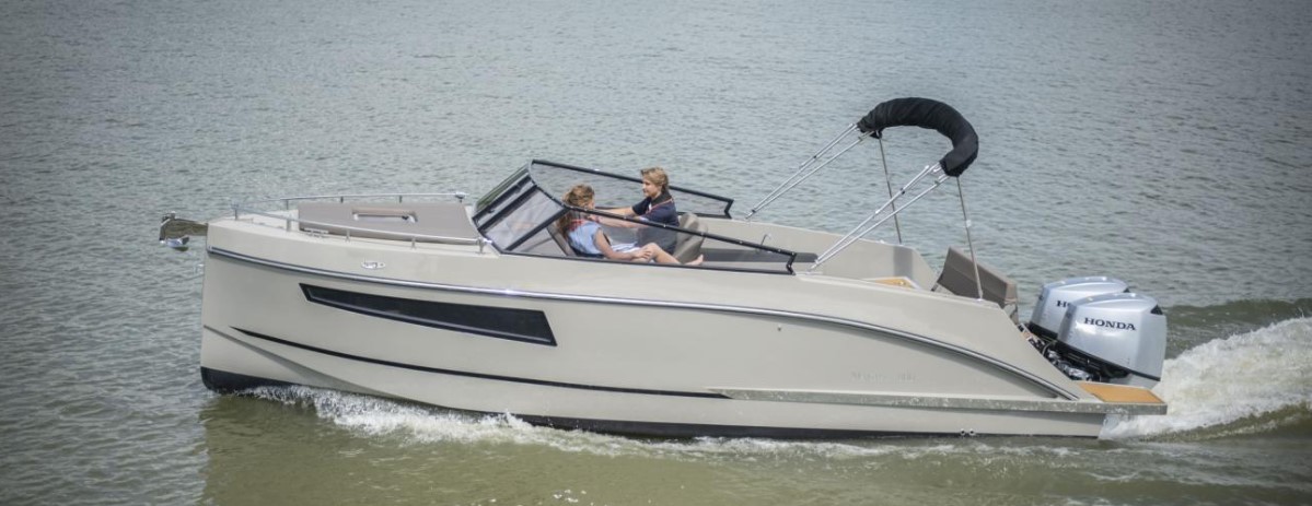 Maxima 800 Cabin tender